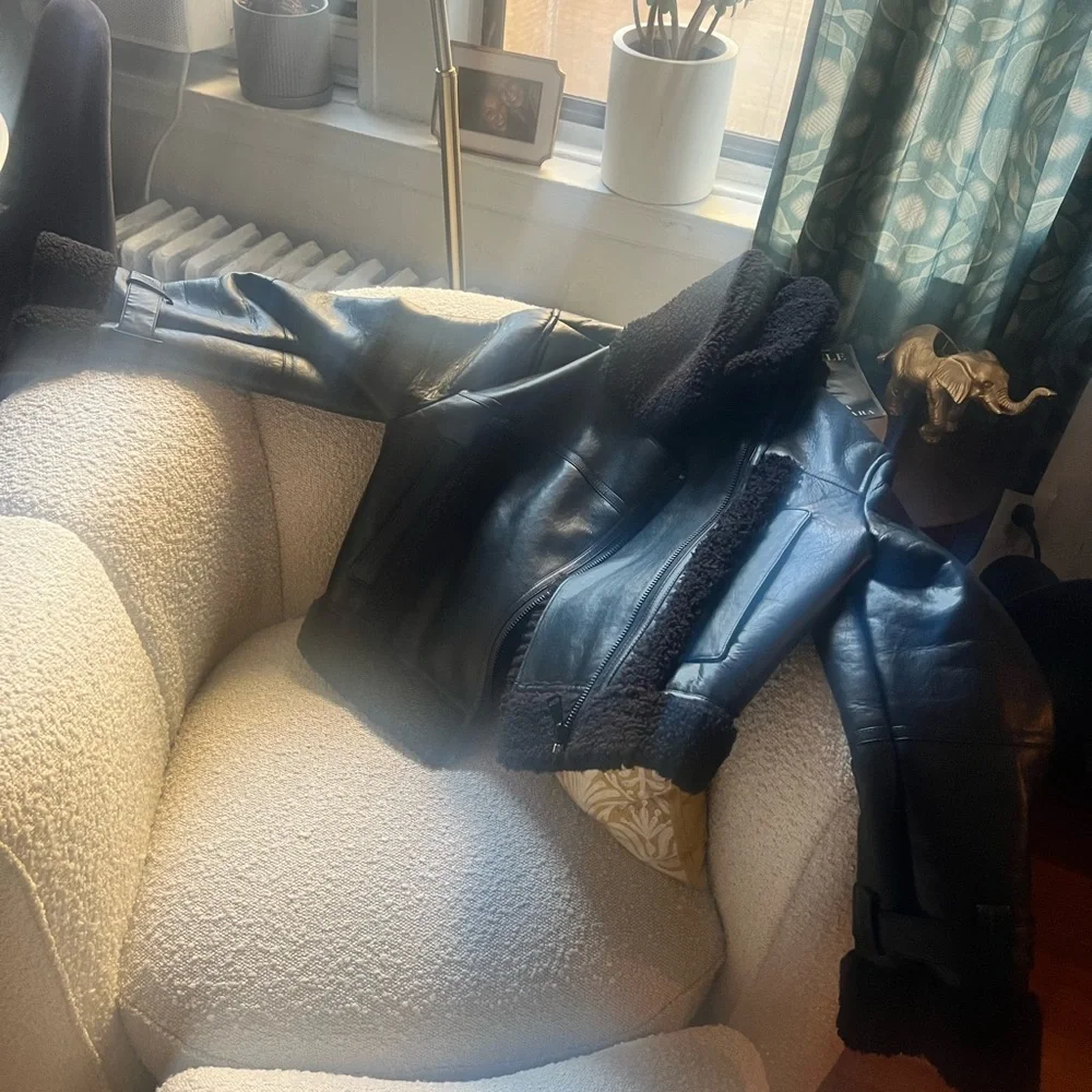 Apparis Black Shearling Jacket - Picture 6 of 6